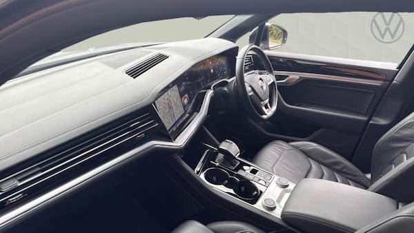 Used Volkswagen Touareg 2020 for sale - 75717879: Photo 2