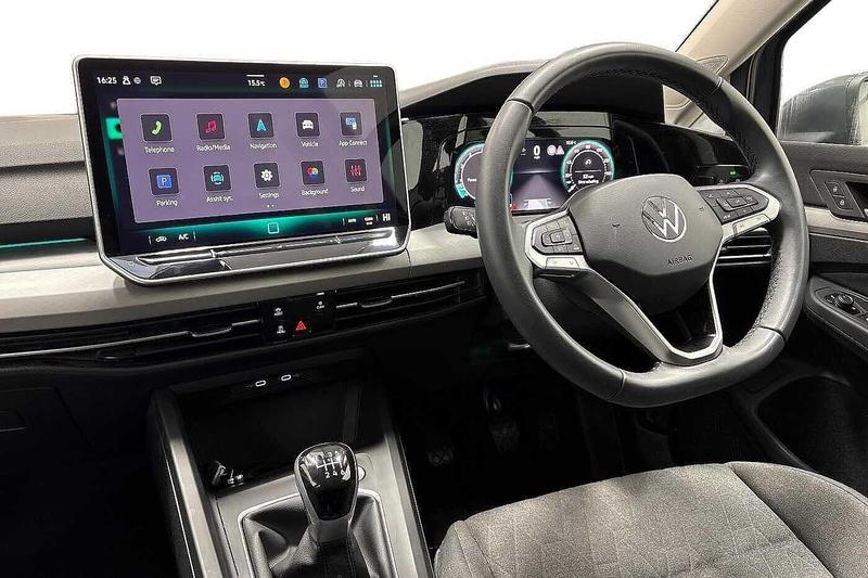 Used Volkswagen Golf 2024 for sale - 77138252: Photo 2