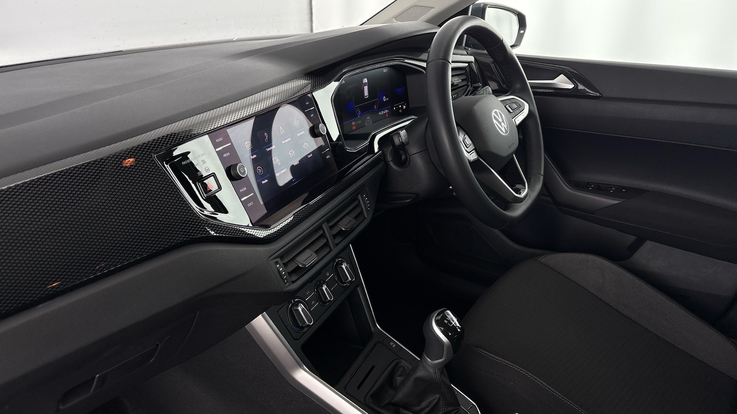 Used Volkswagen Polo 2024 for sale - 77602349: Photo 2