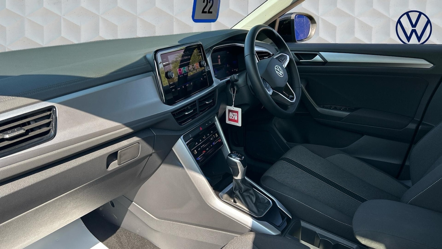 Used Volkswagen T-Roc 2023 for sale - 77718162: Photo 2