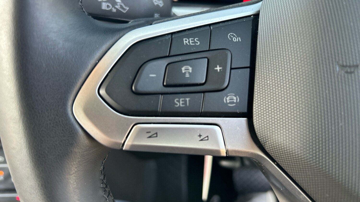 Used Volkswagen T-Roc 2023 for sale - 77718162: Photo 33