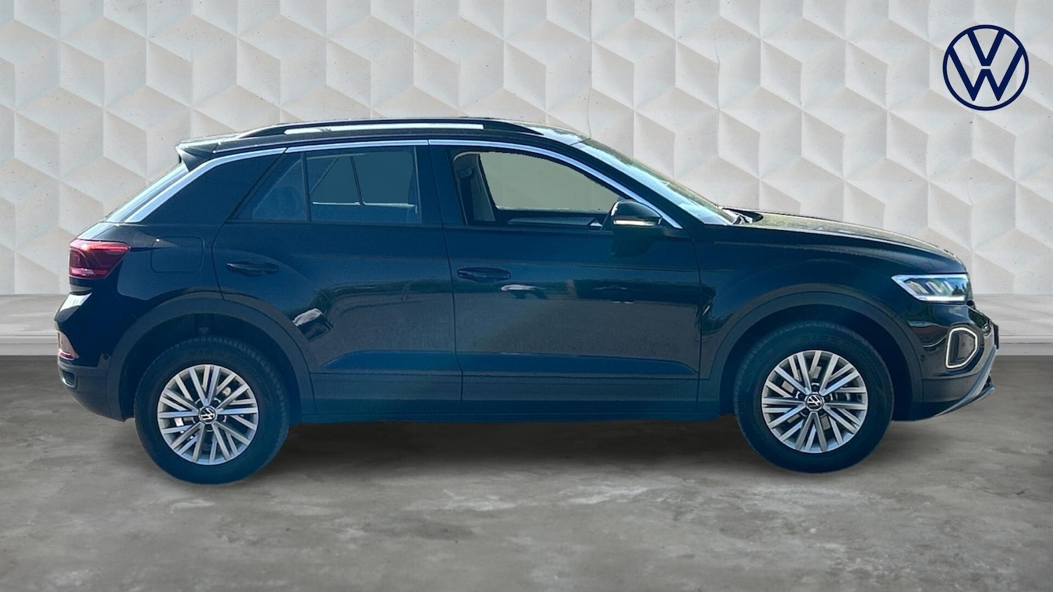 Used Volkswagen T-Roc 2023 for sale - 77718162: Photo 4