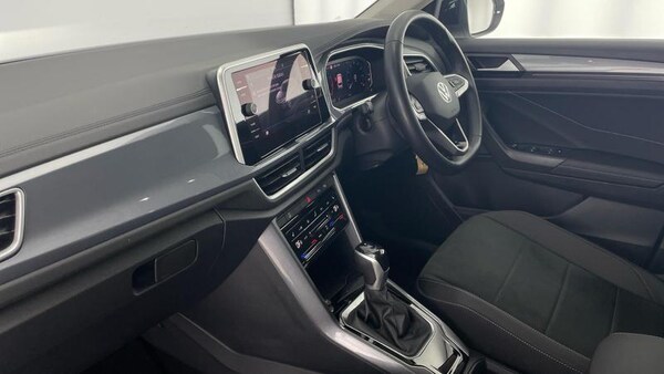 Used Volkswagen T-Roc 2023 for sale - 76097196: Photo 2