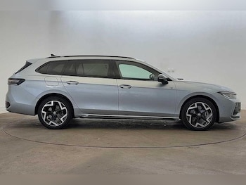 Used Volkswagen Passat 2025 for sale - 76467756: Photo