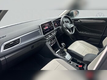 Used Volkswagen T-Roc 2022 for sale - 77602370: Photo