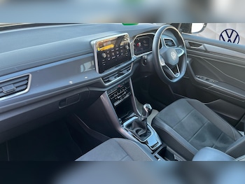 Used Volkswagen T-Roc 2022 for sale - 77881231: Photo