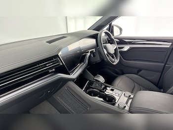 Used Volkswagen Touareg 2026 for sale - 78906468: Photo