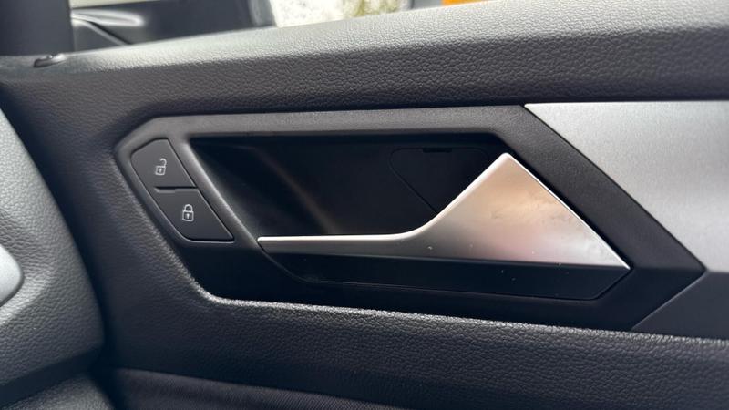 Used Volkswagen T-Roc 2023 for sale - 75947019: Photo 22
