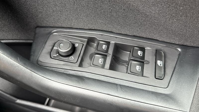 Used Volkswagen T-Roc 2023 for sale - 75947019: Photo 23