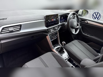 Used Volkswagen T-Roc 2023 for sale - 75947019: Photo 2