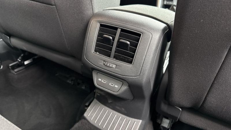 Used Volkswagen T-Roc 2023 for sale - 75947019: Photo 32