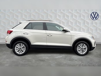 Used Volkswagen T-Roc 2023 for sale - 75947019: Photo 4