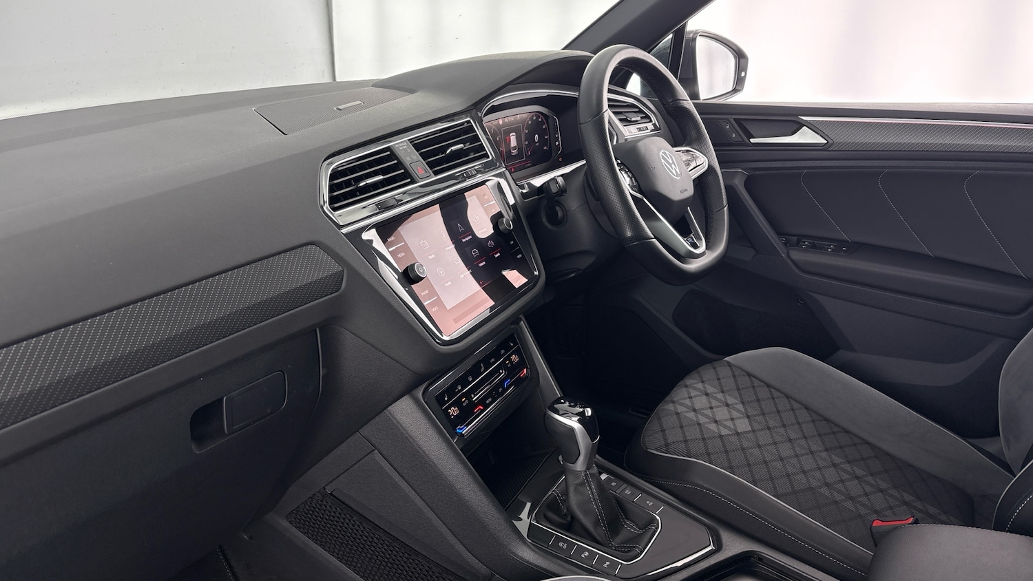 Used Volkswagen Tiguan 2023 for sale - 78067069: Photo 2