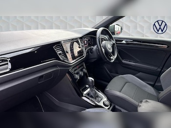 Used Volkswagen T-Roc 2019 for sale - 76703047: Photo