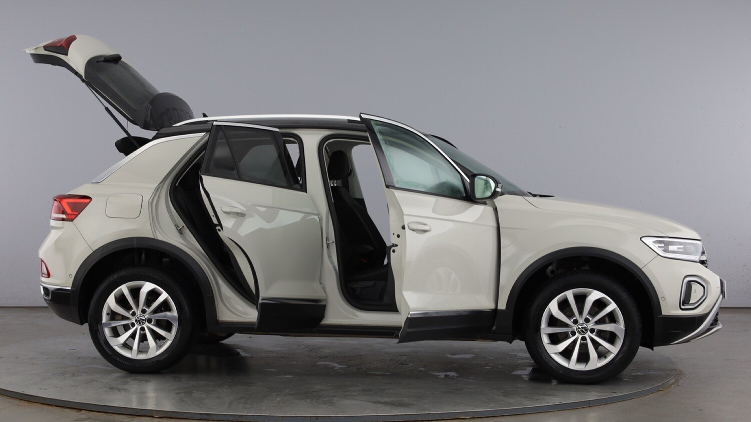 Used Volkswagen T-Roc 2023 for sale - 78155539: Photo 11