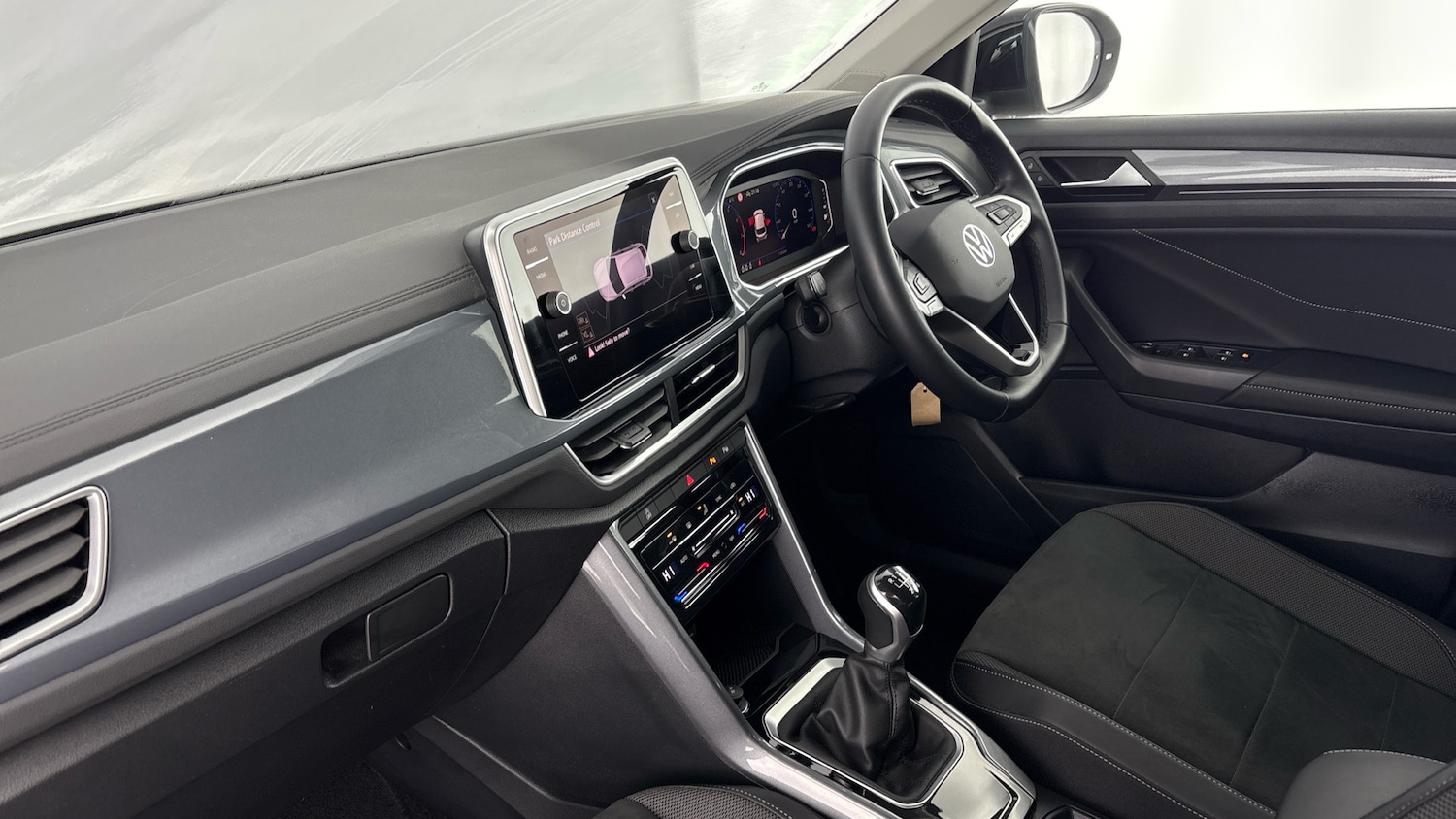 Used Volkswagen T-Roc 2023 for sale - 78155539: Photo 2