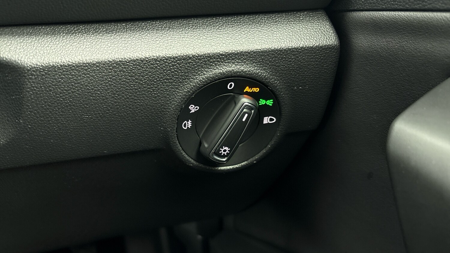 Used Volkswagen T-Roc 2023 for sale - 78155539: Photo 28