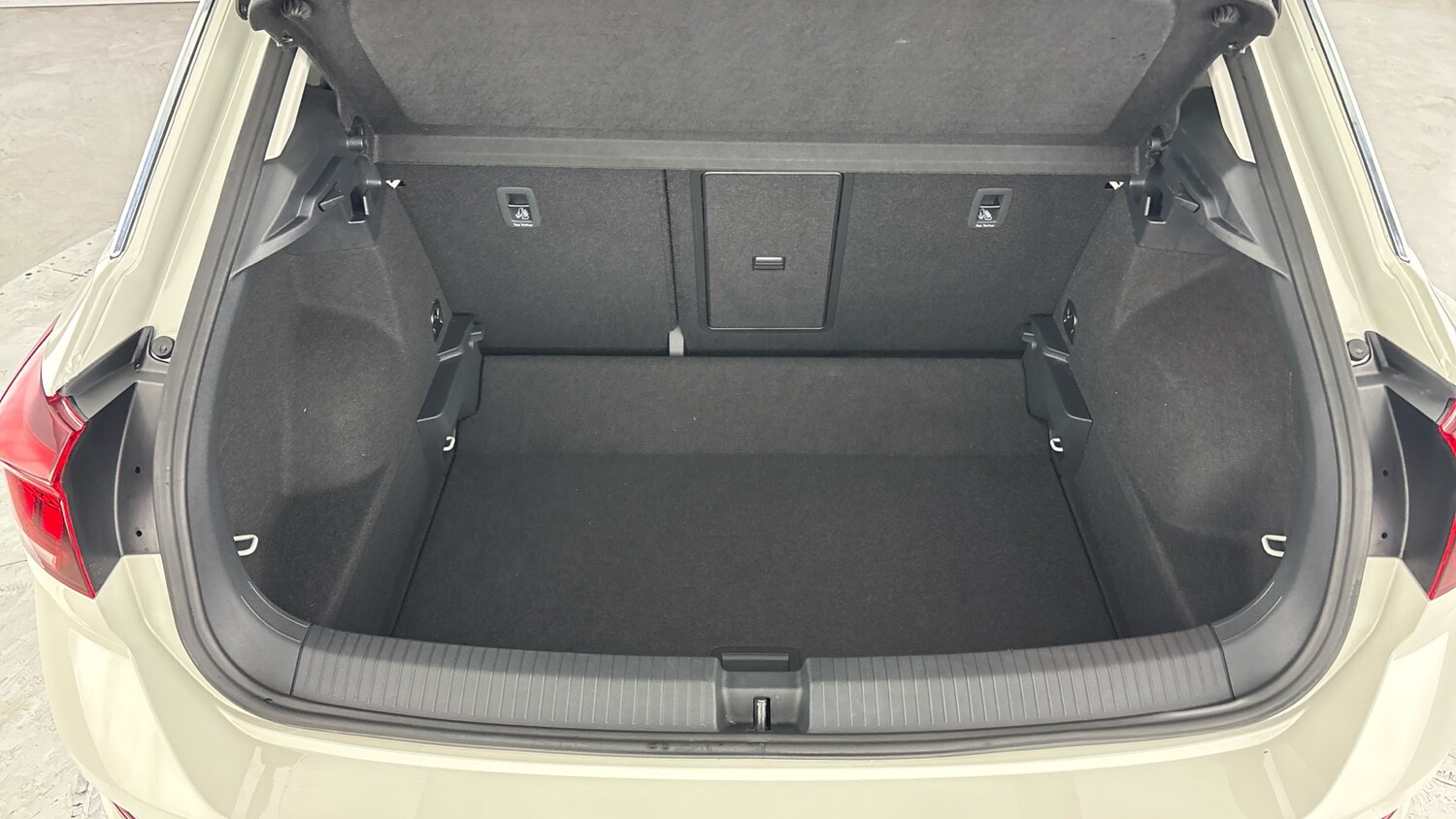 Used Volkswagen T-Roc 2023 for sale - 78155539: Photo 32