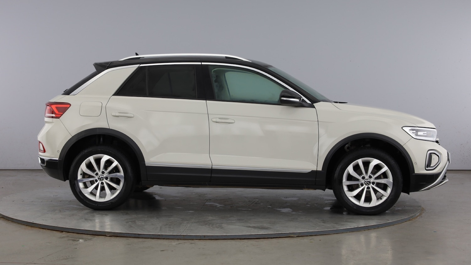 Used Volkswagen T-Roc 2023 for sale - 78155539: Photo 4