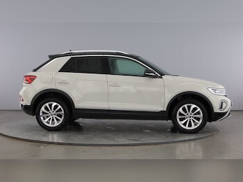 Used Volkswagen T-Roc 2023 for sale - 78155539: Photo