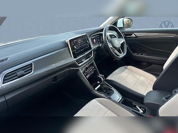 Used Volkswagen T-Roc 2024 for sale - 76972000: Photo