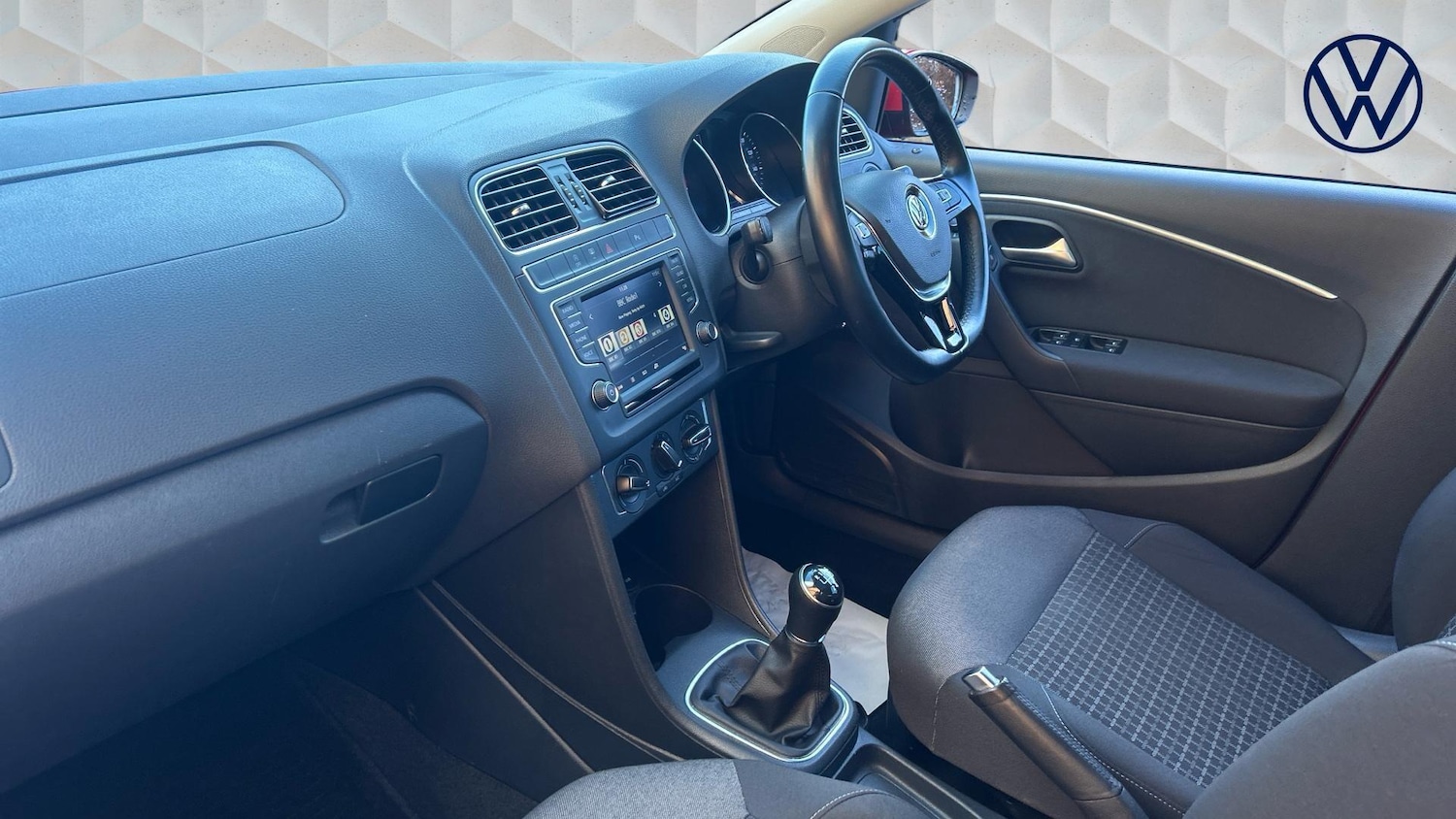 Used Volkswagen Polo 2017 for sale - 77602339: Photo 2