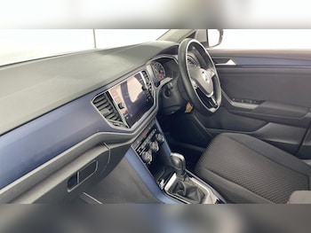 Used Volkswagen T-Roc 2021 for sale - 76382205: Photo