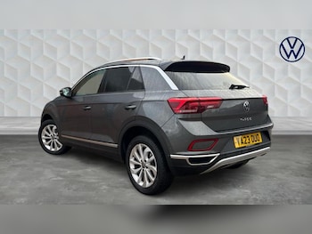 Used Volkswagen T-Roc 2023 for sale - 77393847: Photo