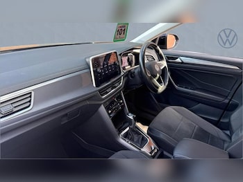 Used Volkswagen T-Roc 2023 for sale - 76234769: Photo