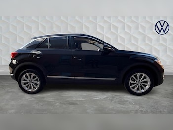 Used Volkswagen T-Roc 2023 for sale - 76234769: Photo