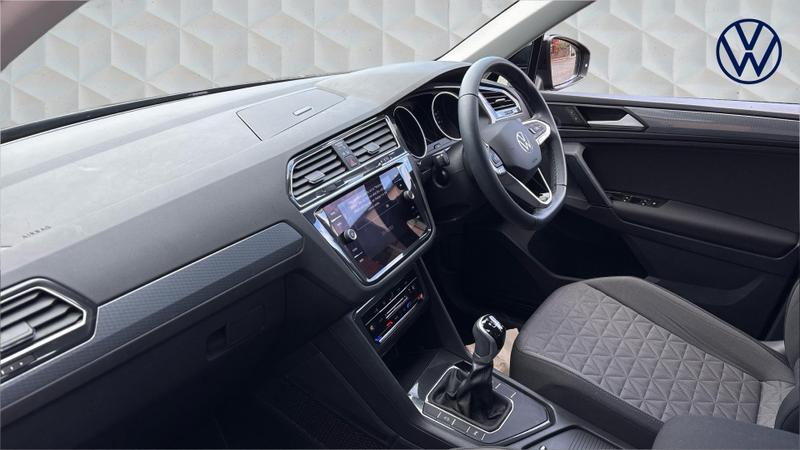Used Volkswagen Tiguan 2023 for sale - 76008554: Photo 2