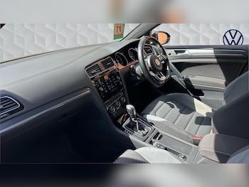 Used Volkswagen Golf 2019 for sale - 78617995: Photo