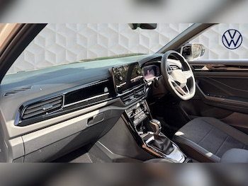 Used Volkswagen T-Roc 2026 for sale - 79137657: Photo