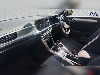 Used Volkswagen T-Roc 2023 for sale - 75667762: Photo