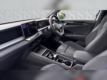 Used Volkswagen Touran 2025 for sale - 76038022: Photo