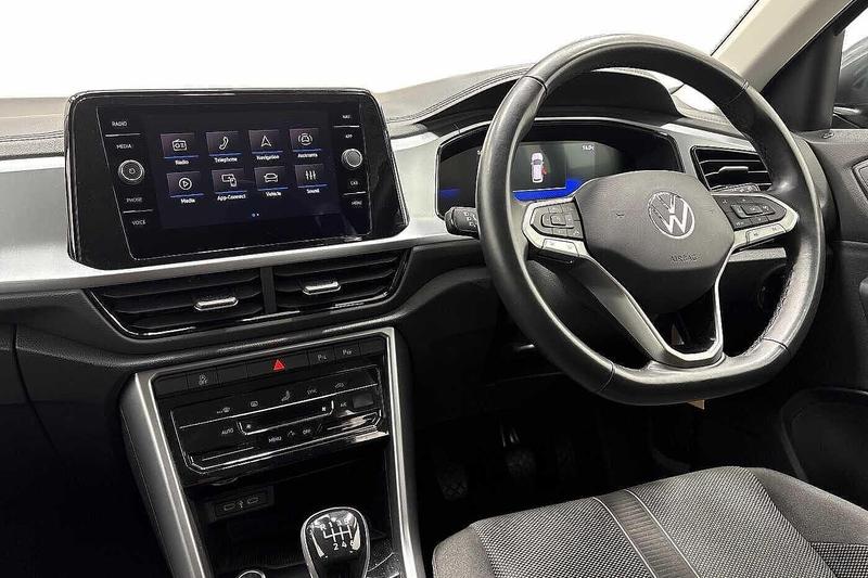 Used Volkswagen T-Roc 2024 for sale - 76684991: Photo 2