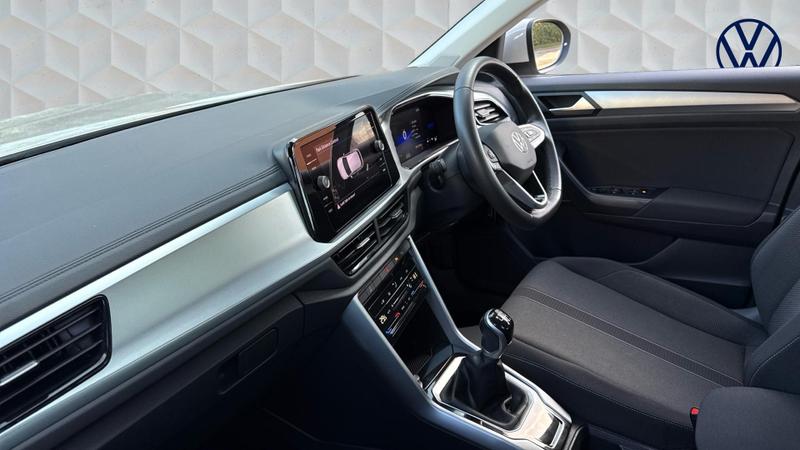 Used Volkswagen T-Roc 2023 for sale - 76018357: Photo 2