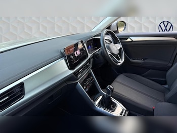 Used Volkswagen T-Roc 2023 for sale - 76018357: Photo 2