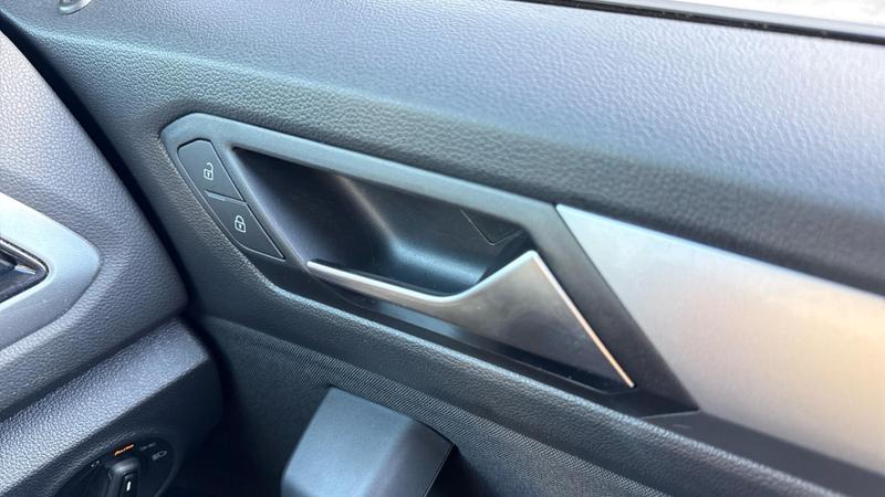 Used Volkswagen T-Roc 2023 for sale - 76018357: Photo 30