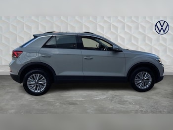 Used Volkswagen T-Roc 2023 for sale - 76018357: Photo 4