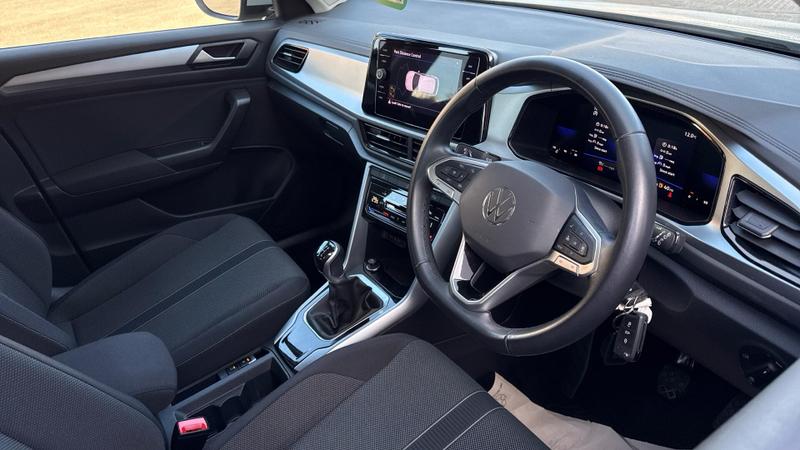 Used Volkswagen T-Roc 2023 for sale - 76018357: Photo 6