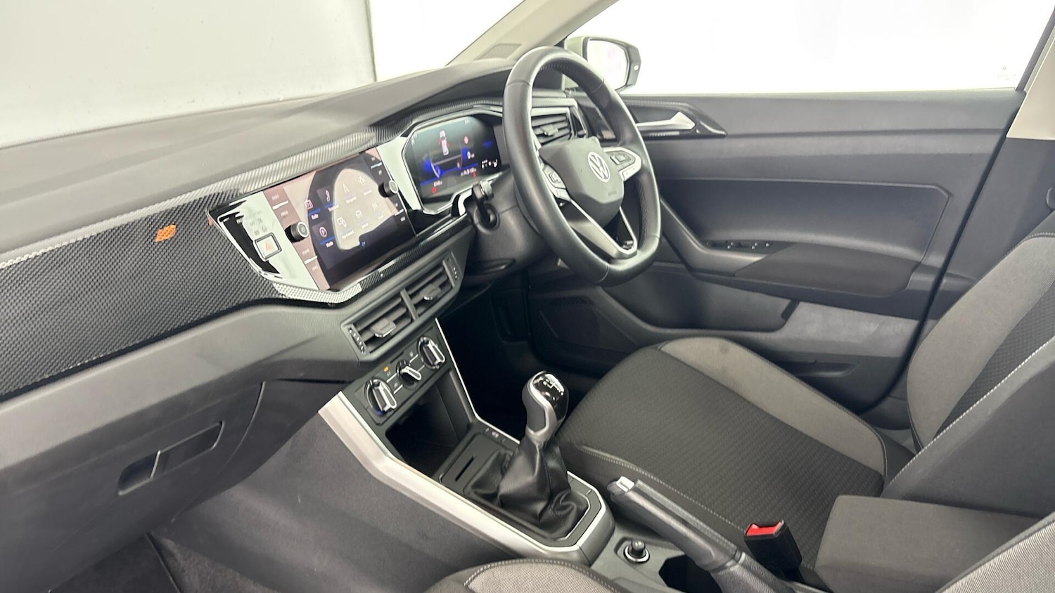 Used Volkswagen Polo 2024 for sale - 77506424: Photo 2