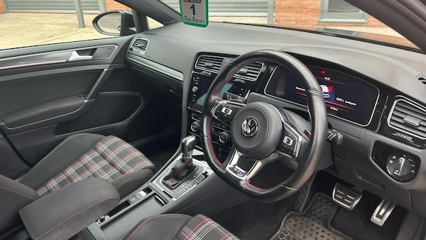 Used Volkswagen Golf 2017 for sale - 76117449: Photo 6