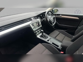 Used Volkswagen Passat 2017 for sale - 77211076: Photo