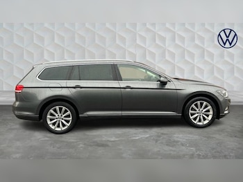 Used Volkswagen Passat 2017 for sale - 77211076: Photo