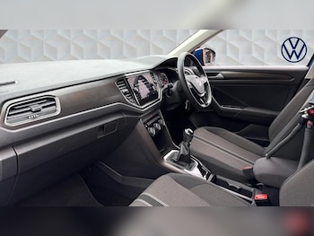 Used Volkswagen T-Roc 2019 for sale - 76415870: Photo