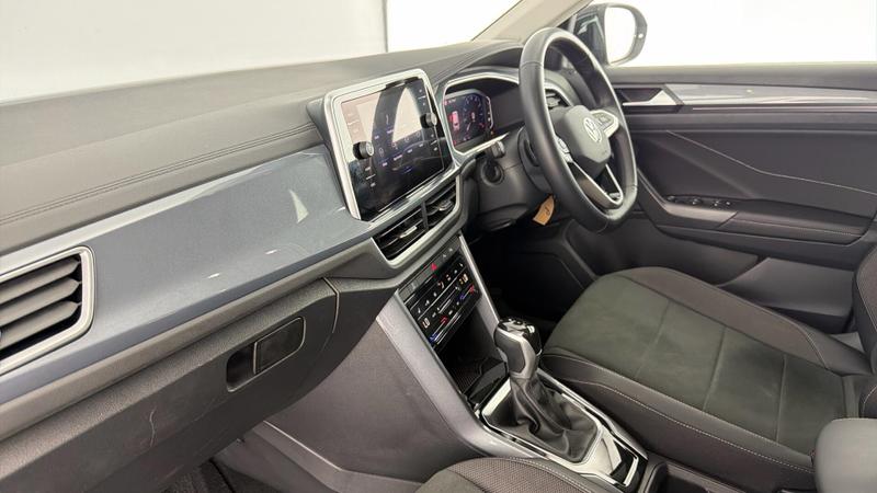 Used Volkswagen T-Roc 2023 for sale - 76476797: Photo 2