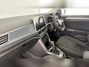 Used Volkswagen T-Roc 2023 for sale - 76476797: Photo