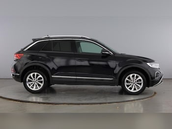 Used Volkswagen T-Roc 2023 for sale - 76476797: Photo