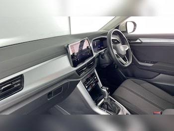 Used Volkswagen T-Roc 2022 for sale - 76104769: Photo
